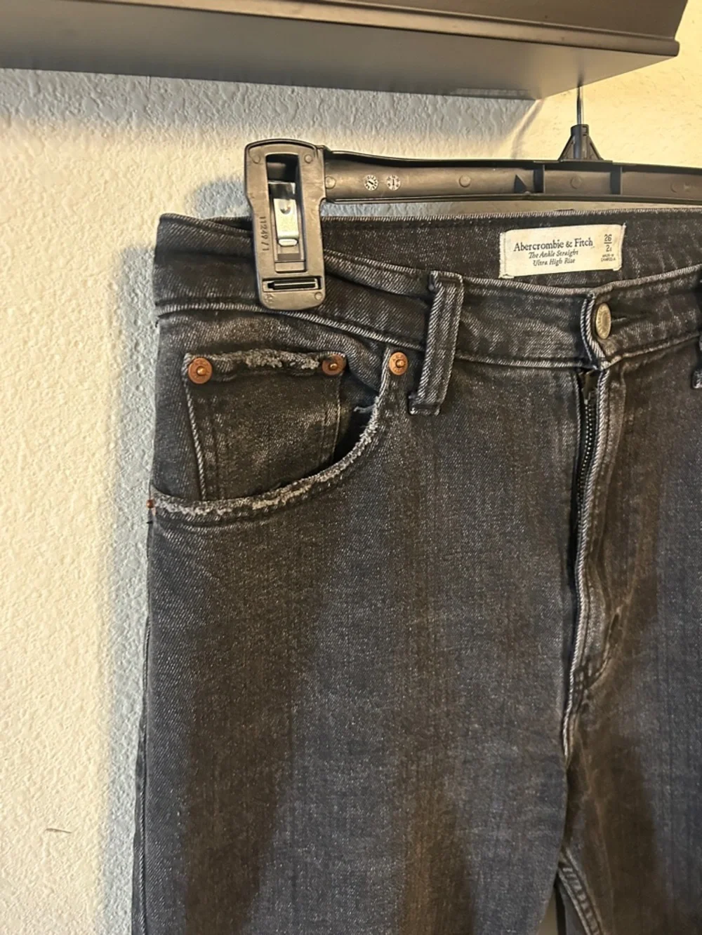 Curve love 2 short Abercrombie & Fitch Black Distressed Ankle Jeans